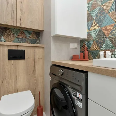 דירה Comfortable With Parking Close To The By Renters